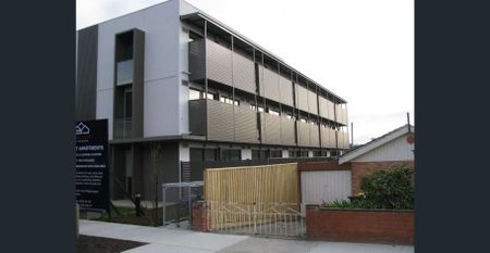 Student Apartment In Great Location - Photo 3