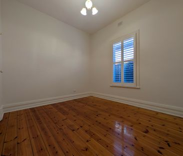 Timeless Character & City-Fringe Living in Beautiful Mile End - Photo 4