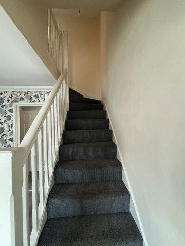 2 bedroom house to rent James Holt Avenue, L32 - Photo 4