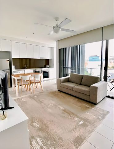 1 bed 1 bath - Photo 2