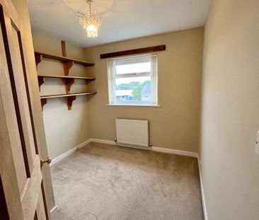 4 bedroom semi-detached house to rent - Photo 6