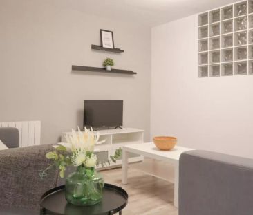 Double bed in Room in a shared 6-bedroom apartment for rent in Aluc... - Photo 3