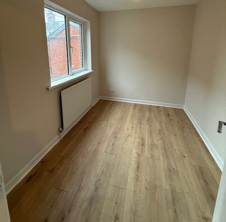 23 Parkgate Parade, Sydenham , BELFAST, BT4 1ET - Photo 3