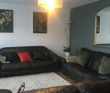 5 bedroom end of terrace house to rent - Photo 4