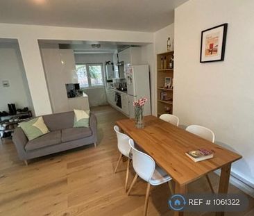 1 bedroom in a flat share to rent - Photo 3