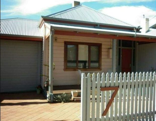 Character 3x2 home with a modern twist - Photo 1