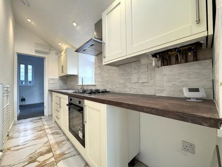 2 bedroom end of terrace house to rent - Photo 4