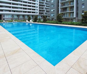 Well Maintained 1 Bed plus Study Desk and Parking! - Photo 1