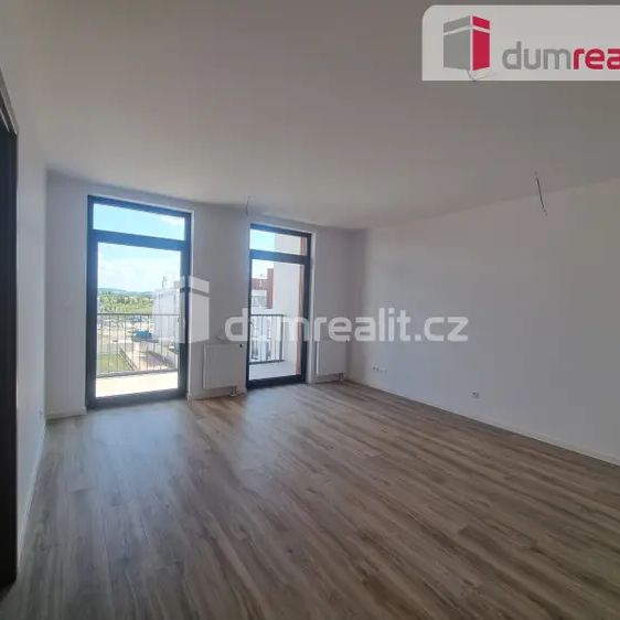 pronájem 3kk s terasou a parkovacím stáním v Kolíně - Photo 1