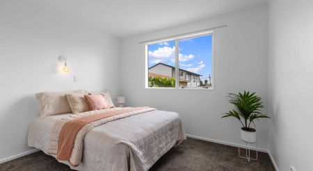 Freshly Renovated 3 Bedroom, 2 Bathroom - Te Atatu South! - Photo 3