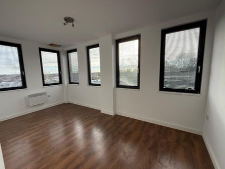 PETERBOROUGH - Photo 2