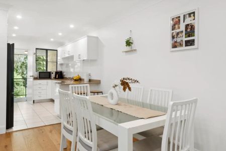 “Spacious, Top-Floor Appeal” - Photo 4