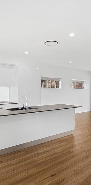 Sleek & Spacious! - Photo 1