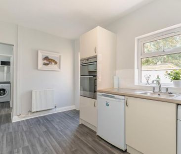 3 bedroom terraced house to rent - Photo 4