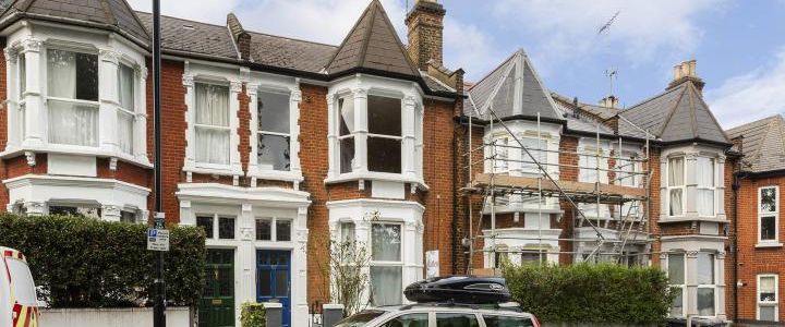 Recently redecorated throughout a spacious 1 bed property in Crouch End - Photo 1