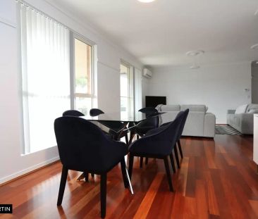 MGM MARTIN – TOP FLOOR 3-BEDROOM APARTMENT - Photo 3