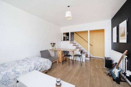3 bedroom flat to rent - Photo 3