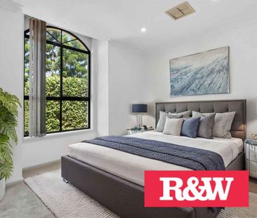 STUNNING 4 BEDROOM FAMILY HOME !! - Photo 1