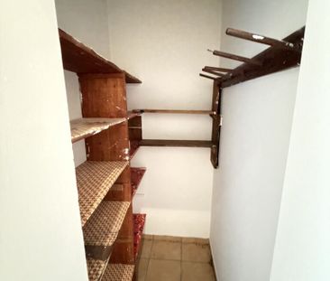 A bright living room - Photo 1