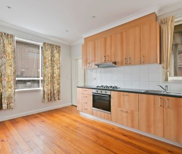 Spacious 3-Bedroom Home in Sought-After Ivanhoe Location - Photo 1