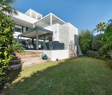 Detached Villa in Benahavís - Photo 2