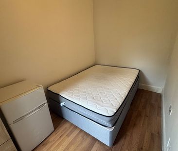 Room in a Shared House, Norbury Crescent, SW16 - Photo 1