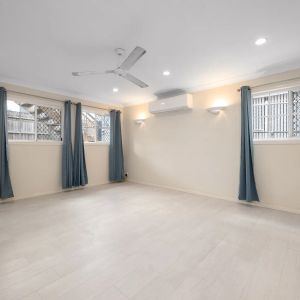 Spacious Home in the Heart of West End with Electricity & Water Included! - Photo 3