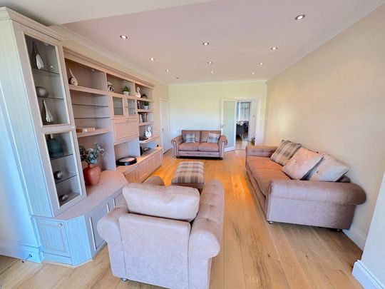 5 bedroom detached house to rent - Photo 1