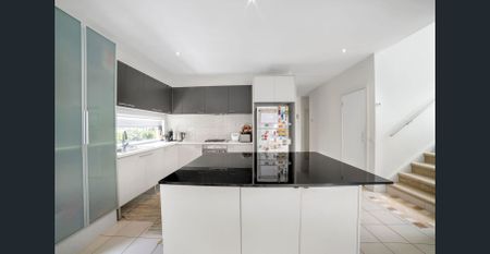 Family home in an unbeatable location. - Photo 3