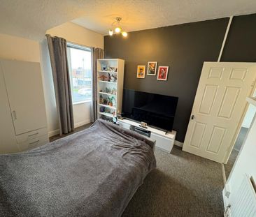 4 bed Terraced - To Let - Photo 6