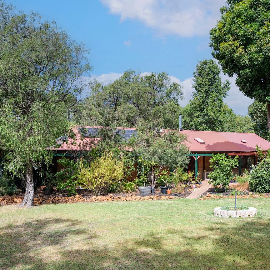 Partly Furnished 3x2 Bush Retreat - Photo 1