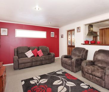 IN THE HEART OF CRAIGIEBURN! - Photo 4