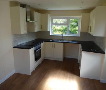 2 bedroom terraced house to rent - Photo 4