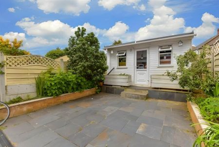 Guide Price £2,700 pcm - Available Now - Part Furnished - Photo 5