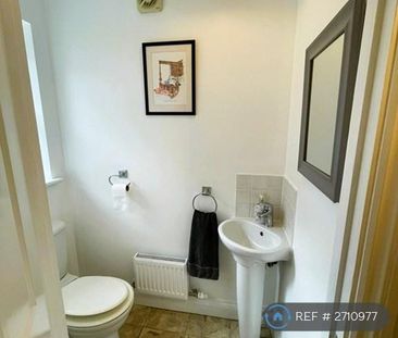 3 bedroom semi-detached house to rent - Photo 4