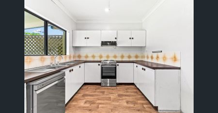 Family home with large yard - Photo 4