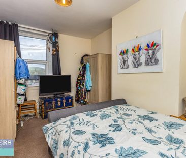 3 bedroom House To Let Total Size: 1120 SQ FT - Photo 3