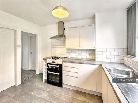 1 bedroom in a house share to rent - Photo 4