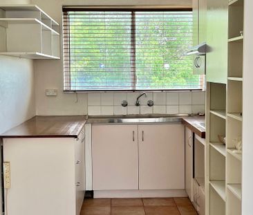 City Access, Suburban Comfort - 2 Bedroom Gem! - Photo 6