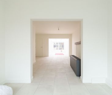 Ruime, recent gerenoveerde rijwoning met 4 slaapkamers in Merelbeke - Foto 3
