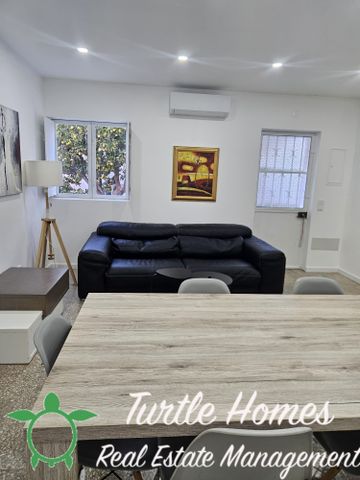 TH2023470 - Beautifully Renovated Two-Bedroom - Photo 3