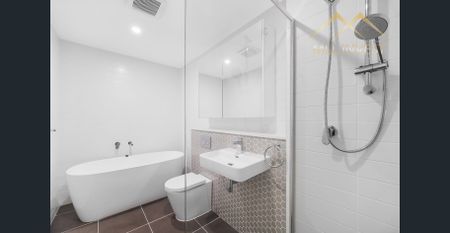 Sun-drenched 2-bed with a large terrace with floor boards (updated) - Photo 4