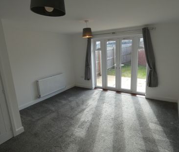 2 bed Terraced - To Let - Photo 5
