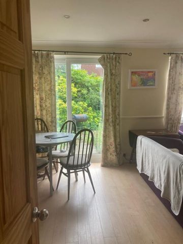 Room in a Shared House, Larch Close, SW12 - Photo 3