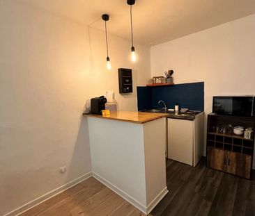 Location Appartement 2 pièces 41m² MARSEILLE 2ème - Photo 4