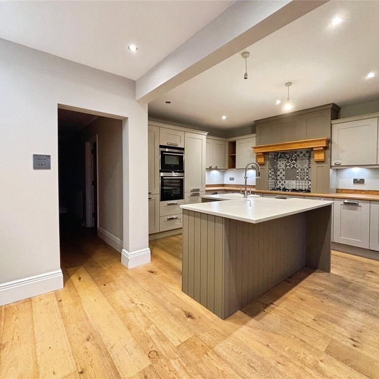 4 bedroom semi-detached house to rent - Photo 1