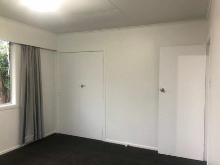 Sunny & Tidy Home with Garage - $600 per week - Photo 3