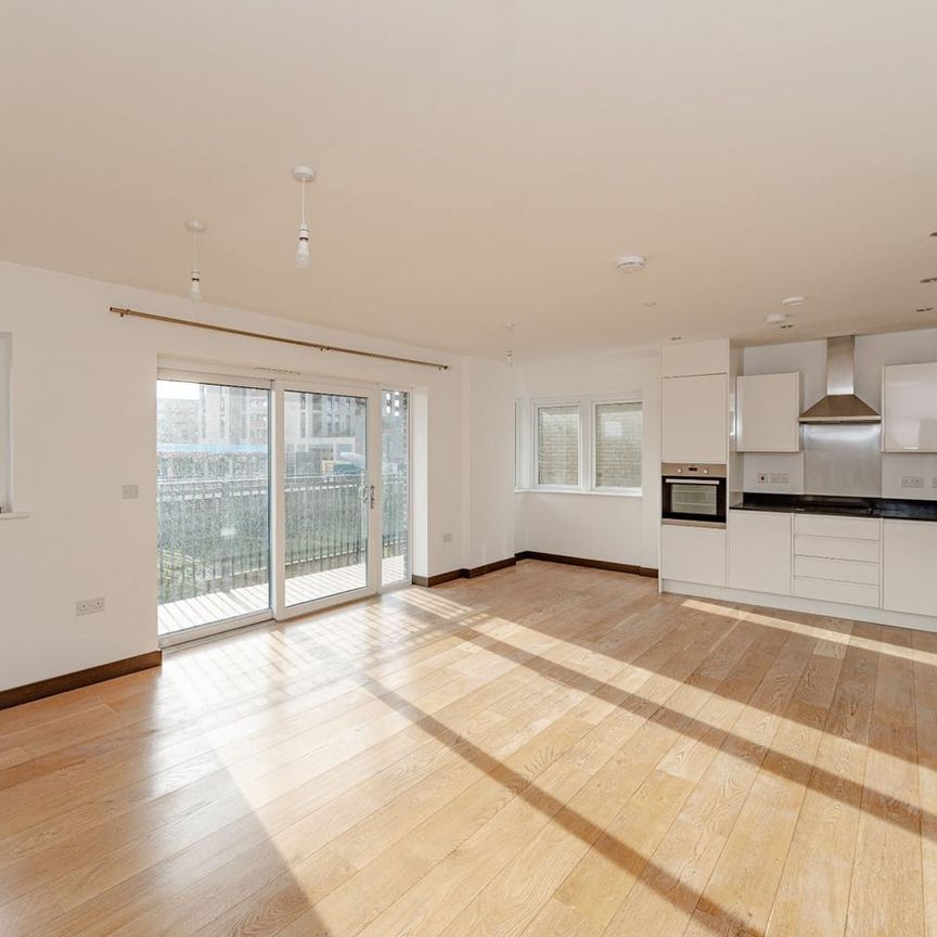 2 Bed Flat, Sharleston Court, IG11 - Photo 1