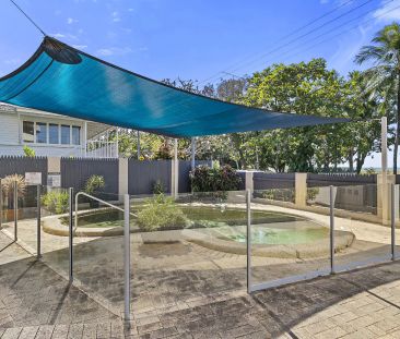 Top floor beachfront apartment, elevated ocean outlook. - Photo 1