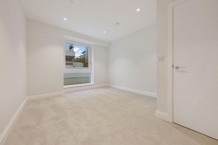 3 bedroom flat to rent - Photo 4